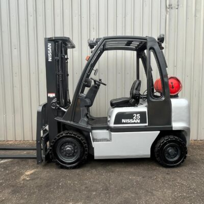 NISSAN UG1D2A25LH USED GAS FORKLIFT NISSAN UG1D2A25LH USED GAS FORKLIFT