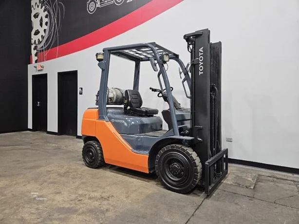 2015 TOYOTA 8FGU25 - Image 4