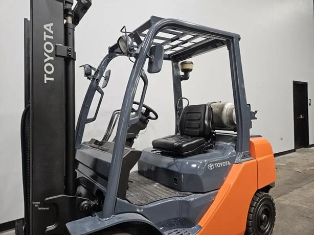 2015 TOYOTA 8FGU25 - Image 3